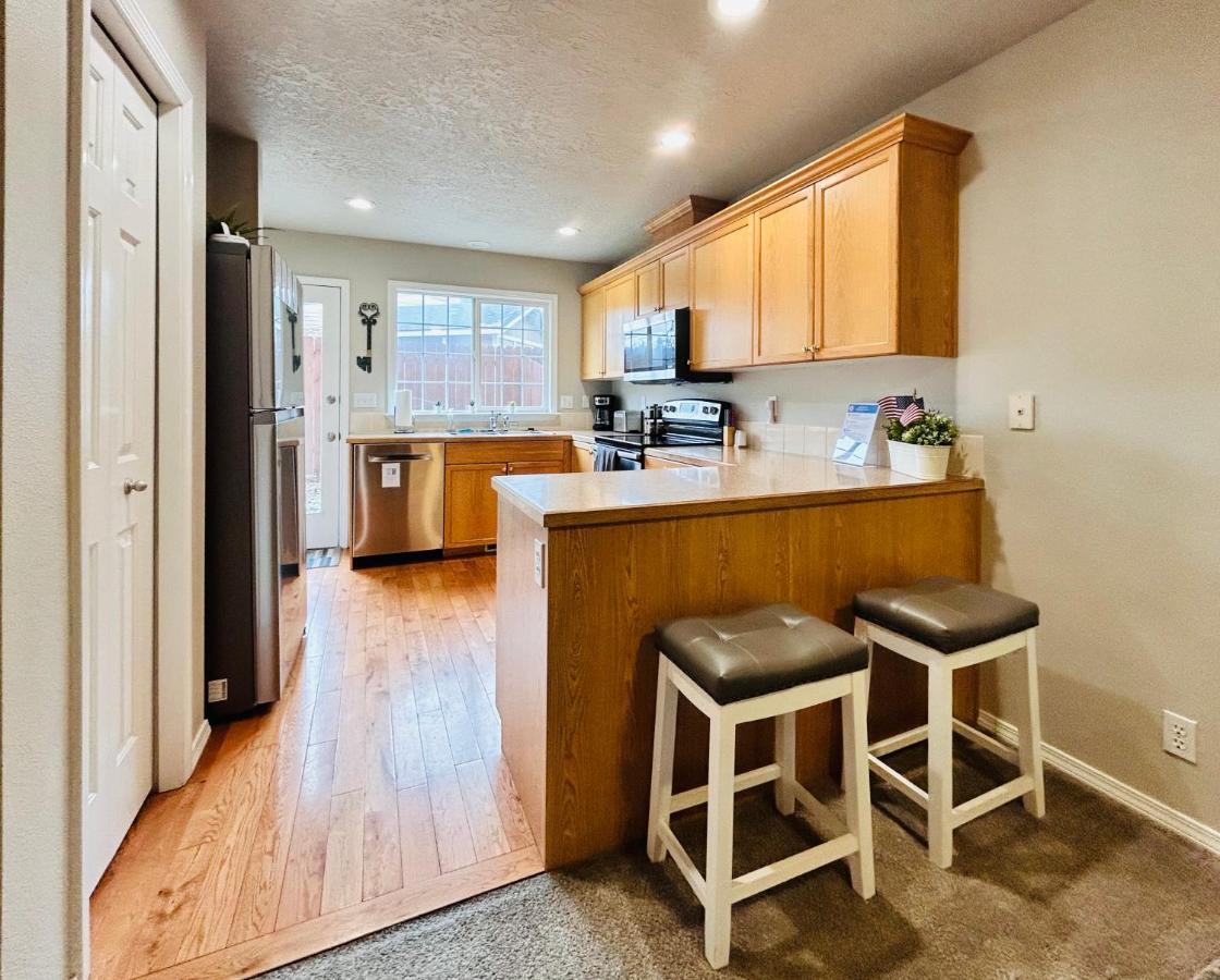 The Getaway Se Boise Condo Across The Street From Greenbelt, Bown Crossing And Boise River 3Bd 3Bath, 4 Beds! Lovely, Homey, Dining Table Seats 6 エクステリア 写真