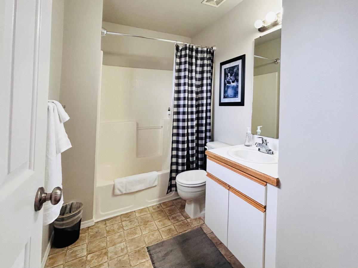The Getaway Se Boise Condo Across The Street From Greenbelt, Bown Crossing And Boise River 3Bd 3Bath, 4 Beds! Lovely, Homey, Dining Table Seats 6 エクステリア 写真